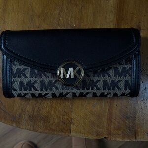Michael Kors accordion wallet